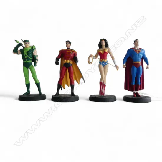4 DC COMICS MODELS; WONDER WOMAN, ROBIN, SUPERMAN, GREEN ARROW FRECCIA VERDE (HAND MISSING), ALL TM 2008, H.90mm