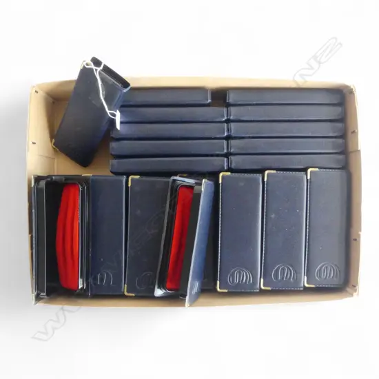 32 VINTAGE WATERMAN PEN CASES EACH HOLDS TWO PENS, L.170MM 