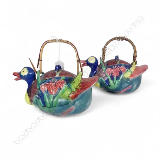 2 VINTAGE ORIENTAL DUCK SHAPED TEAPOTS L270MM