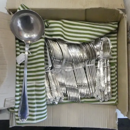 8 PLACE MAPPIN & WEBB RUSSELL PATTERN SILVER PLATE CUTLERY SERVICE