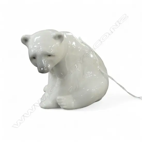 LLADRO SITTING POLAR BEAR L110MM