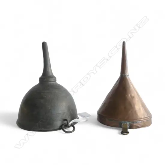 GEORGIAN PEWTER WINE FUNNEL & ANTIQUE COPPER FUNNEL, D.135MM D.105MM