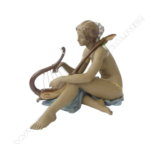 LLADRO STRINGS OF THE HEART PORCELAIN FIGURINE  2438 H.290MM