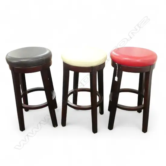 3 BAR STOOLS H.685mm