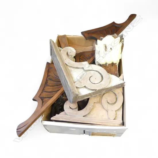 ASST. CARVINGS; CORBELS ETC + 1 OAK PCE L.1330mm