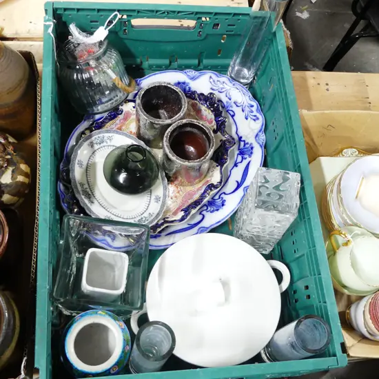 TRAY OF VINTAGE DINNERWARE GLASS VASES ETC