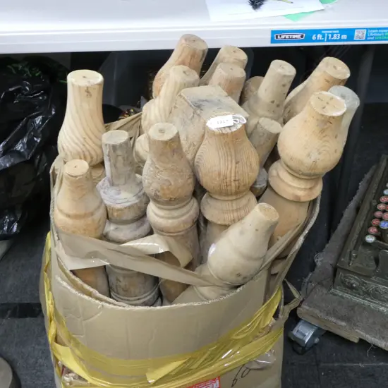 BOX OF 17 TURNED BALTIC PINE TABLE LEGS
