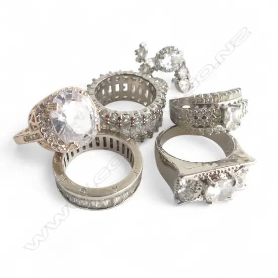 6 COSTUME RINGS