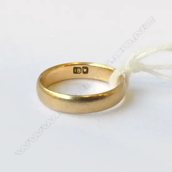 18ct YELLOW GOLD WEDDER, SIZE L½, 3.3gms