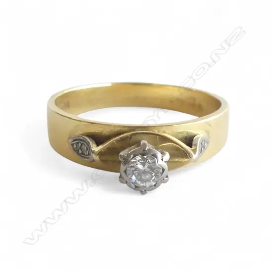 18ct YELLOW GOLD & DIAMOND RING, SIZE R, 480gms