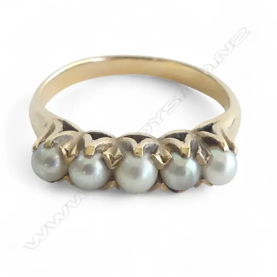 9CT GOLD AND PEARL RING 2.36gms