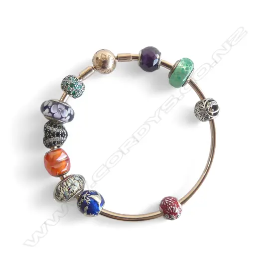PANDORA BRACELET w. 10 ASST. CHARMS
