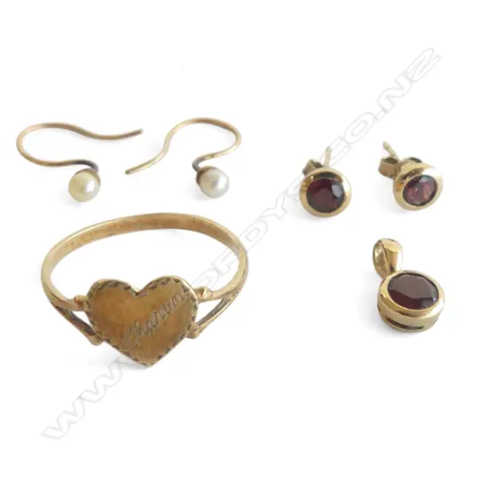 GOLD RING, 2 PRS EARRINGS, PENDANT 3.1gms