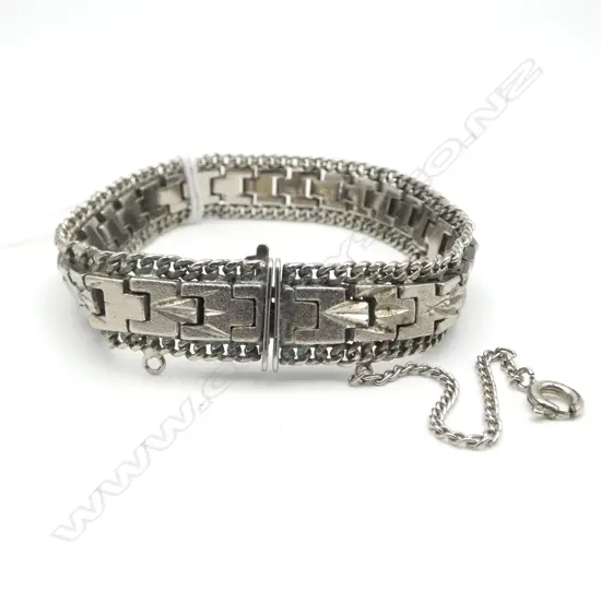 RETRO STYLE SILVER BRACELET