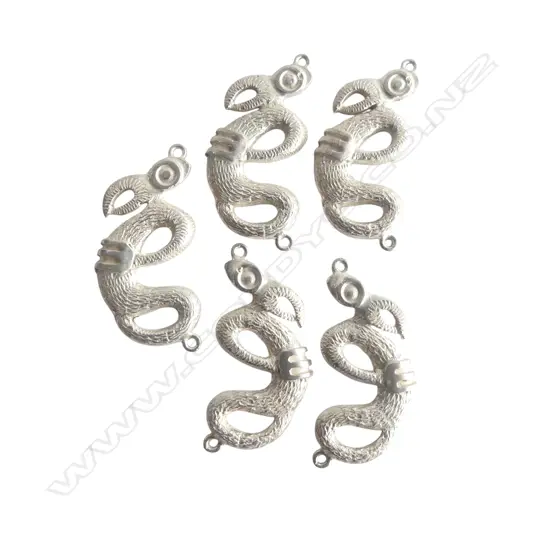 5 RUSSELL MURPHY SILVER TANIWHA CHARMS/SMALL PENDANTS H.25mm