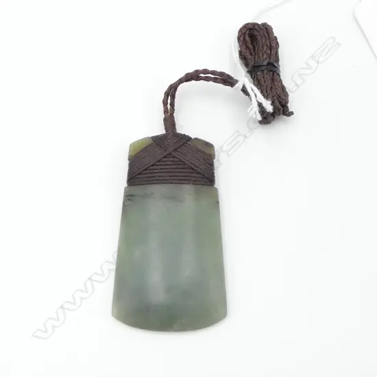 INANGA POUNAMU HEI TOKI (with woven cord) L.65mm