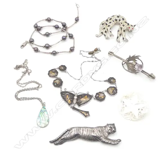 ASSORTED SILVER AND COSTUME JEWELLERY