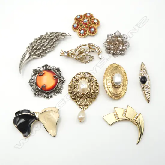 ASST  COSTUME BROOCHES
