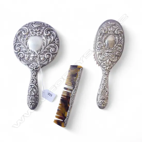 3 PCES STG SILVER VANITY SET L.240mm some loss to comb bristles 