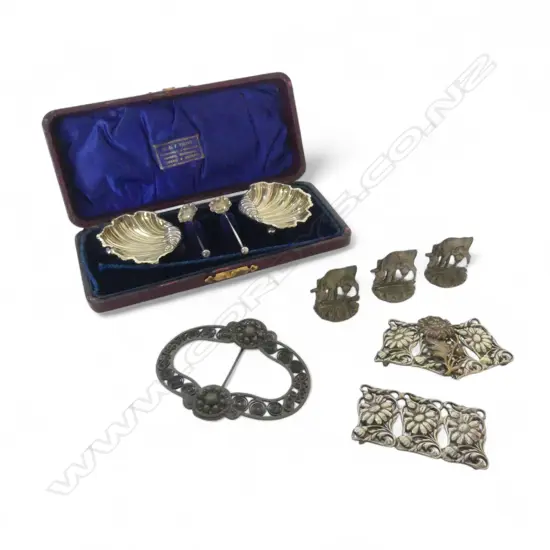 3 DUTCH SILVER COWS + PR SCALLOP SALTS 87gms + 4 BUCKLES