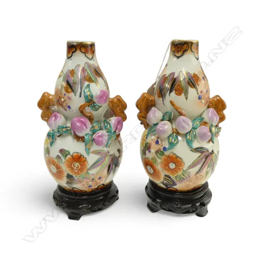PR DOUBLE GOURD FORM VASES H.180mm on wooden stands
