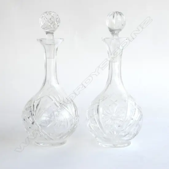 2 CRYSTAL DECANTERS H.280mm