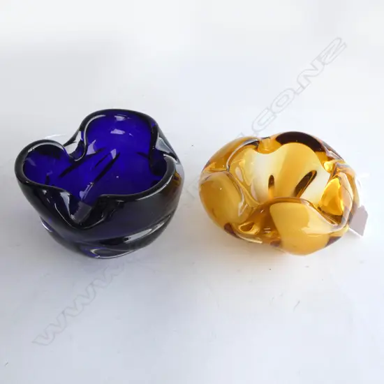 2 MIDCENTURY STUDIO GLASS BOWLS BLUE DIA140MM AMBER DIA150MM