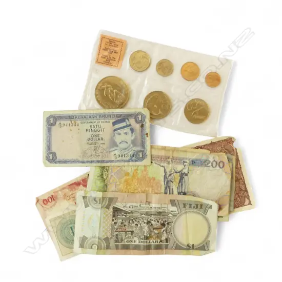 14 PAPER BANK NOTES FROM, FIJI, AUSTRALIA, SOUTH EAST ASIA, PLUS UNCIRCULATED FULL  SET OF COOK ISLANDS COINAGE 1972