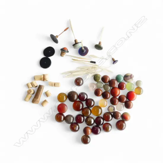 2 BAGS OF SNUFF BOTTLE TOPS of various stones & gems  + corks + spoons