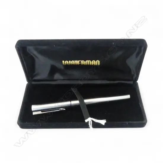 VINTAGE WATERMAN FOUNTAIN PEN AS NEW WORKING WITH INK IN CASE