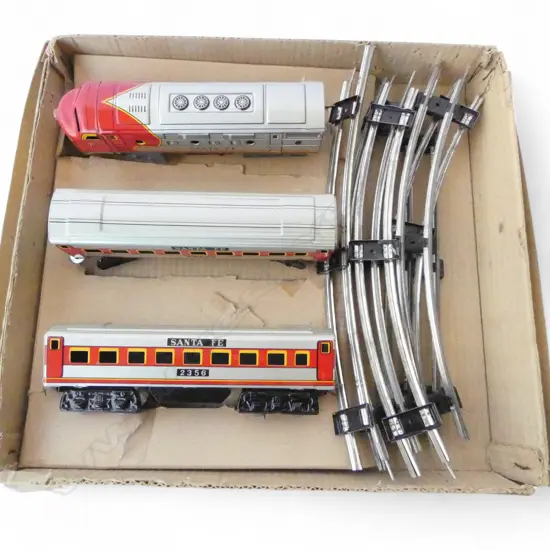 BOXED STANDARD VINTAGE ELECTRIC RAILWAY NO2 TRAIN 2 CARRIAGES & TRACK L310MM