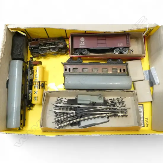 VINTAGE TTR MODEL RAILWAY ENGINE TENDER & 5 CARRAGES & 2 TRACK CHANGERS POINTS