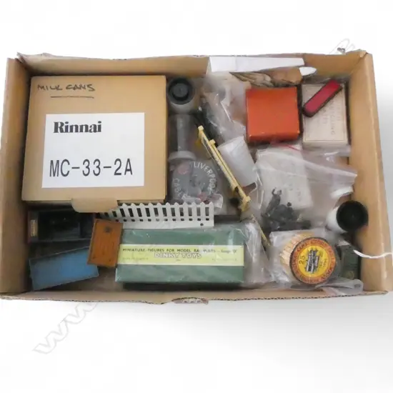 TRAY OF DINKY MODEL RAILWAY FIGURES & ACCESORIES