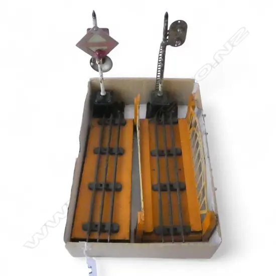 VINTAGE RAILWAY ROAD WARNING LIGHT BELLS H280MM & BRIDGE TRACKS