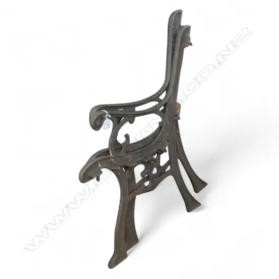 PR CAST IRON BENCH ENDS H.745mm