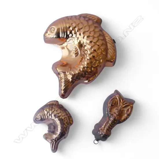 3 COPPER/BRASS FOOD MOULDS L.280mm; 2 FISH, LOBSTER
