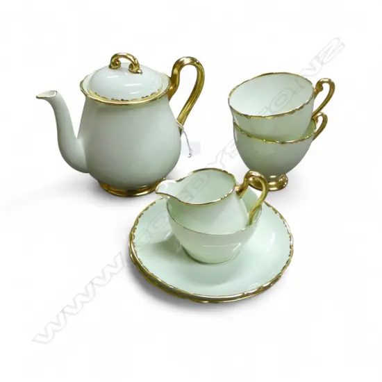 SHELLEY CHINA 3PC TEASET & 2 C/SS GREEN GILT COLOUR
