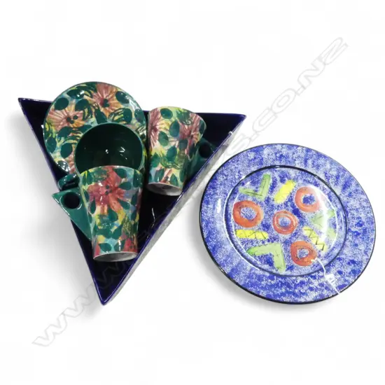 5 PCES BOB STEINER POTTERY; 2 MUGS, C/S, PLATE & TRIANGLE DISH