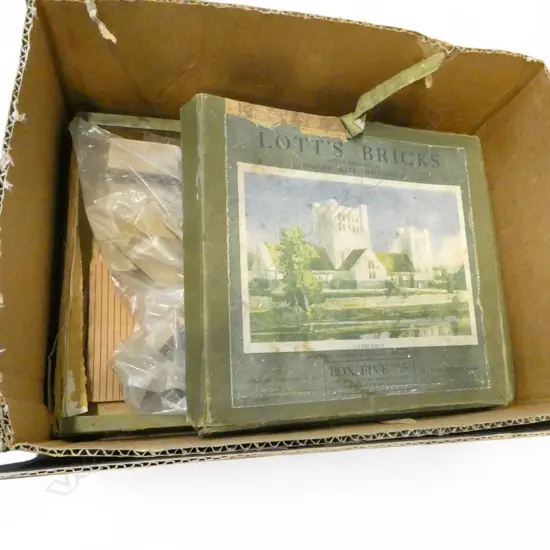 VINTAGE LOTT'S BRICKS PART BOXED SET, BOX 5 SERIES "B", DESIGNED by ARNOLD MITCHELL