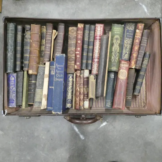 SUITCASE w. ANTIQUE BOOKS