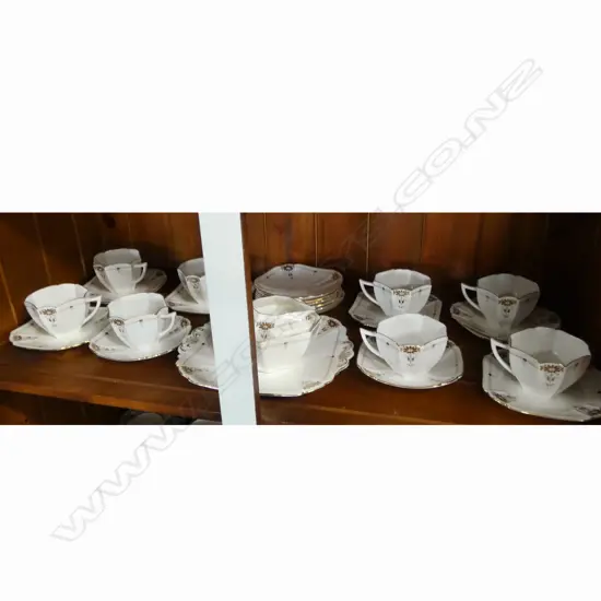 SHELLEY CHINA TEASET 8CSPS C/SUGAR & CAKE PLATE