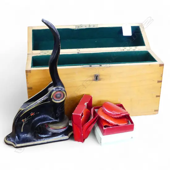 CHRISTOPHER JAMES PARR ROTARY PUBLIC PRESS SEAL STAMP w. RED PAPER & WOODEN BOX 315x100x200mm no key