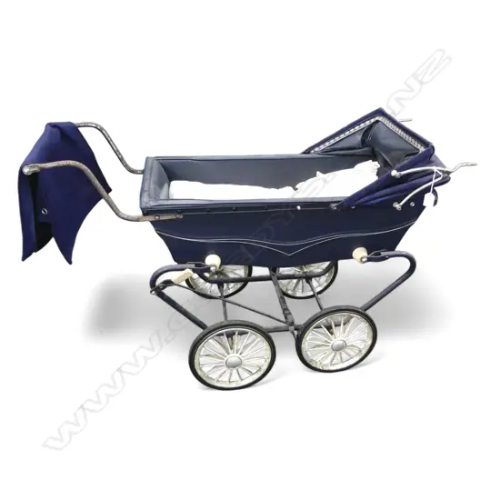 VINTAGE CHILDS PRAM W.1030mm