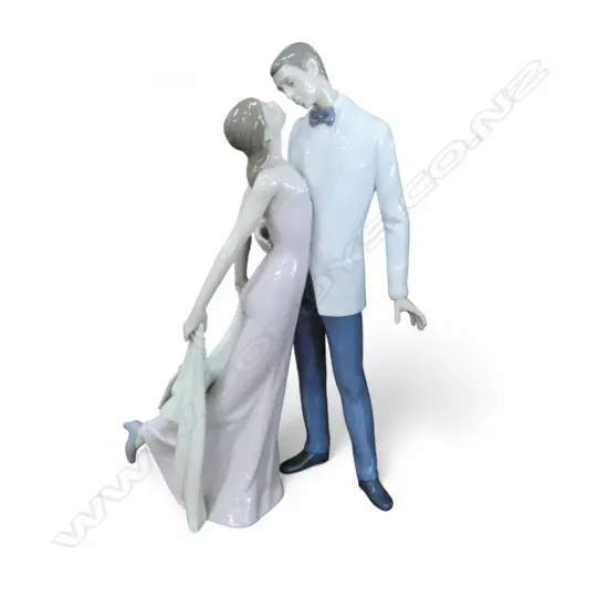 LLADRO #6475 'HAPPY ANNIVERSARY' H.315mm