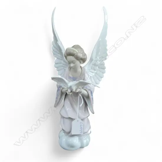 LLADRO #6131 'ANGEL OF PEACE' H.305mmchip to wing