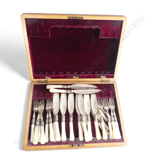 VICTORIAN CANTEEN MOP CUTLERY 