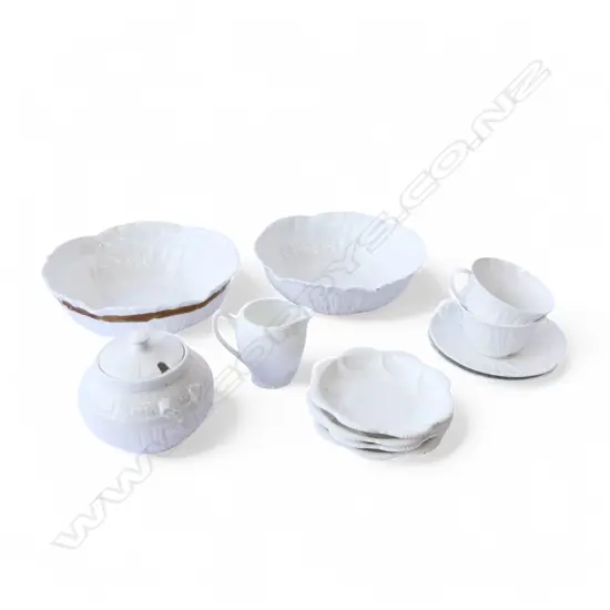 WHITE SHELLEY CHINA 2 BOWLS LIDDED JAR 4 DISHES 2C/SS & JUG