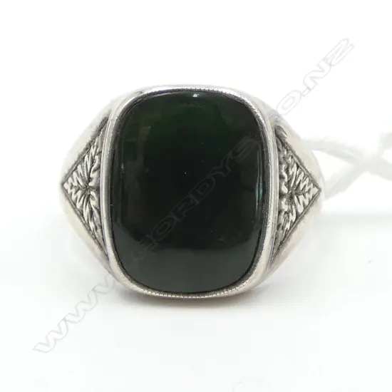 VINTAGE SILVER POUNAMU GENT'S SIGNET TYPE RING SIZE X