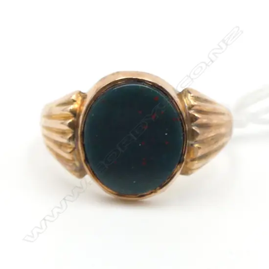 9ct R/GOLD & BLOODSTONE PANEL SIGNET RING 1.78gms shank needs repair SIZE P