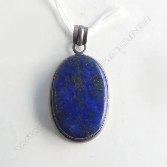 VINTAGE LGE LAPIS LAZULI & SILVER FRAMED PENDANT 
